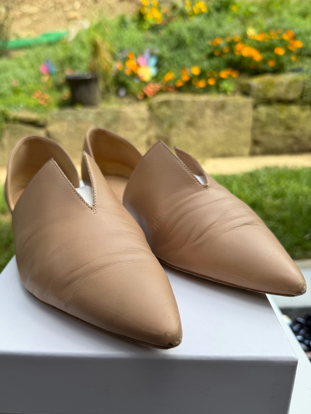 Vince Darlington Women's Pointed V-Slit Slip-On d’Orsay Flats in Nude - Picture 2 of 9